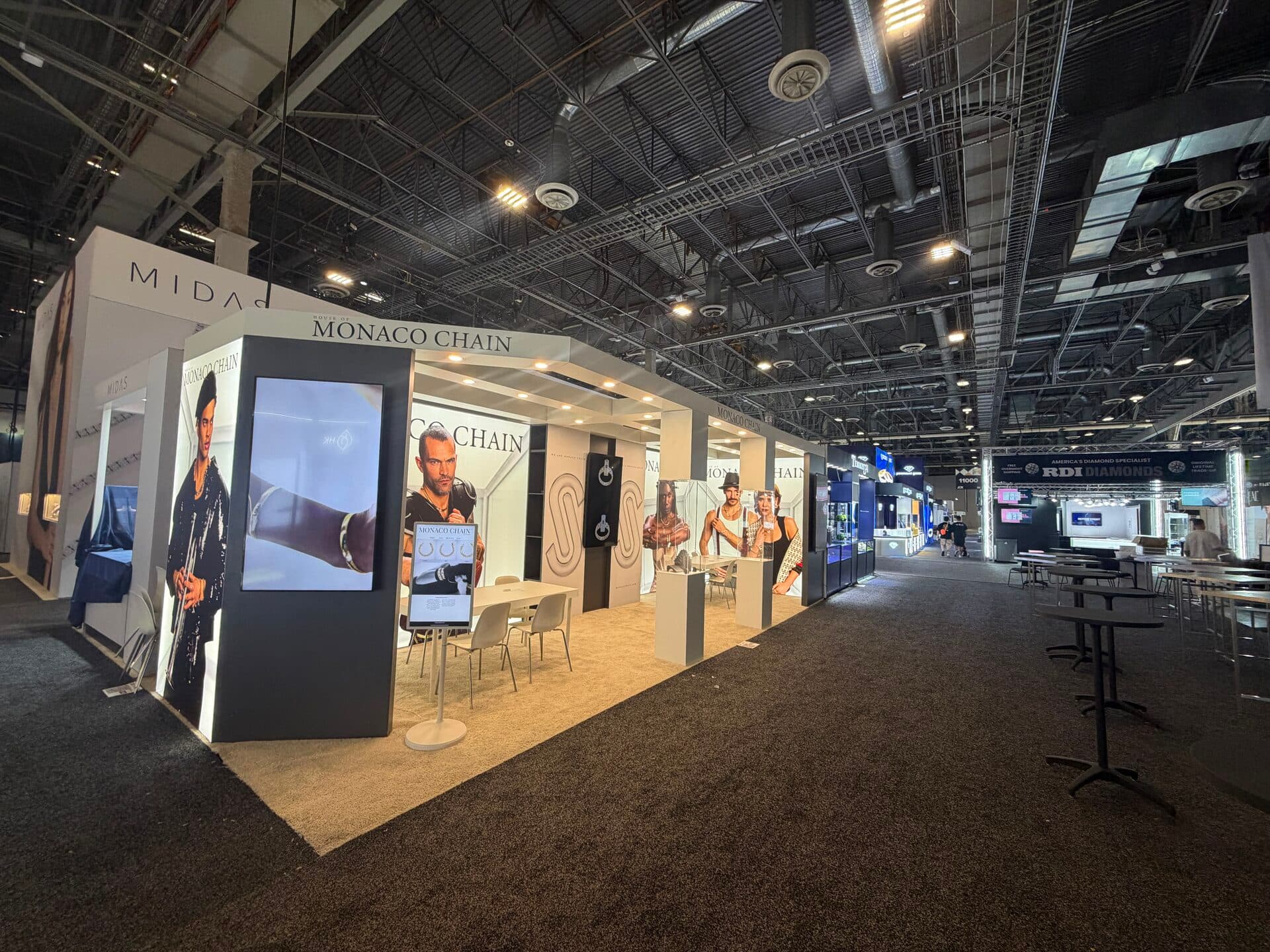Trade show booth built by VitrinIQ